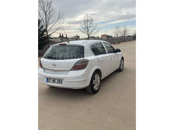 Sahibinden Opel Astra 1.6 Essentia 2012 Model  208.000 km Beyaz