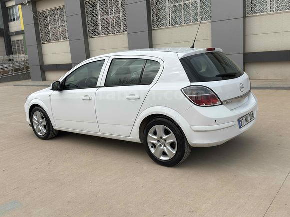Sahibinden Opel Astra 1.6 Essentia 2012 Model  208.000 km Beyaz