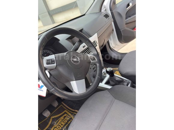 Sahibinden Opel Astra 1.6 Essentia 2012 Model  208.000 km Beyaz