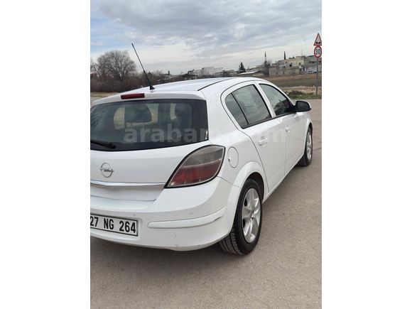 Sahibinden Opel Astra 1.6 Essentia 2012 Model  208.000 km Beyaz