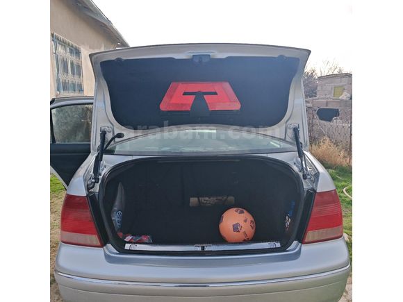 Sahibinden Volkswagen Bora 1.6 Pacific 2004 Model  250.000 km Gri (Gümüş)