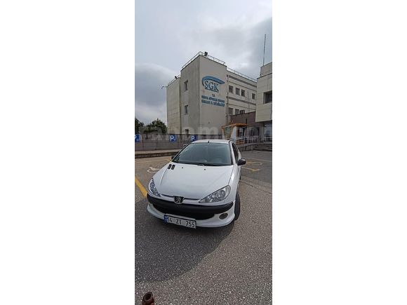 Sahibinden Peugeot 206 1.4 Comfort sedan 2010 Model  Tüplü 147.000 km  Beyaz