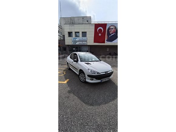 Sahibinden Peugeot 206 1.4 Comfort sedan 2010 Model  Tüplü 147.000 km  Beyaz