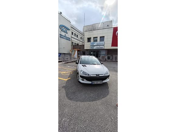 Sahibinden Peugeot 206 1.4 Comfort sedan 2010 Model  Tüplü 147.000 km  Beyaz