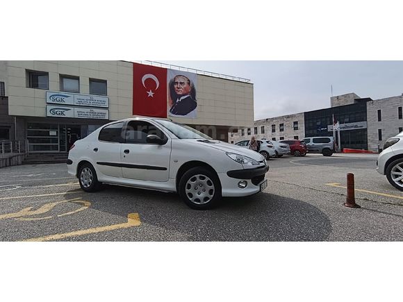 Sahibinden Peugeot 206 1.4 Comfort sedan 2010 Model  Tüplü 147.000 km  Beyaz