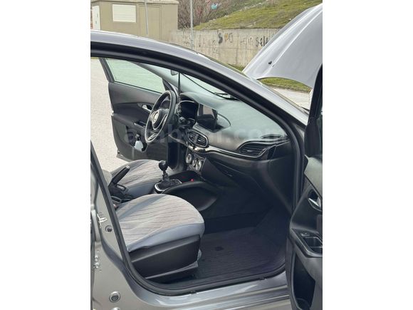 Sahibinden Fiat Egea 1.4 Fire Lounge 2023 Model Yozgat 28.000 km Gri (metalik)