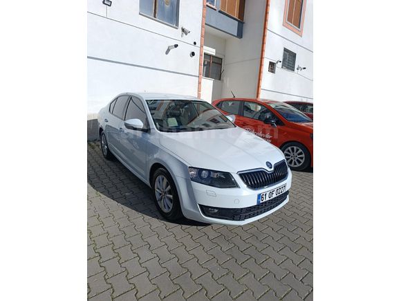 Sahibinden Skoda Octavia 1.6 TDI Elegance 2015 Model  282.000 km Beyaz