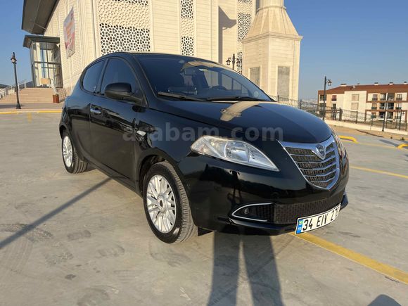 Sahibinden Lancia Ypsilon 0.9 2013 Model  151.000 km Siyah
