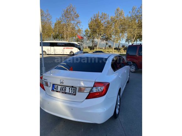 Sahibinden Honda Civic 1.6i VTEC Eco Dream 2015 Model  71.500 km Beyaz