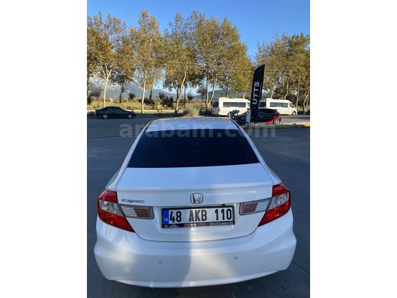 Sahibinden Honda Civic 1.6i VTEC Eco Dream 2015 Model  71.500 km Beyaz
