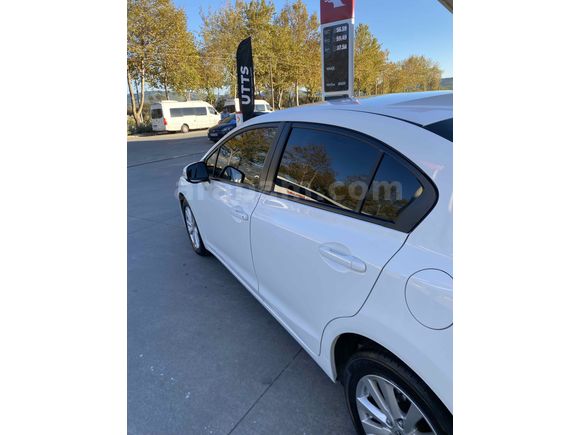 Sahibinden Honda Civic 1.6i VTEC Eco Dream 2015 Model  71.500 km Beyaz
