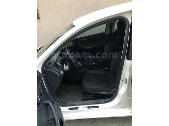 Sahibinden Skoda Rapid 1.6 TDI Ambition 2014 Model  258.500 km Beyaz
