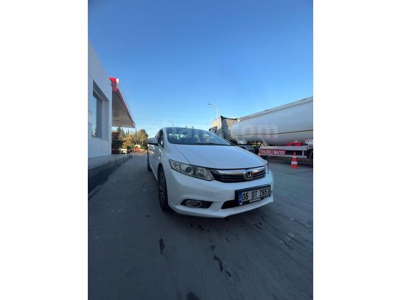 Sahibinden Honda Civic 1.6i VTEC Dream 2012 Model