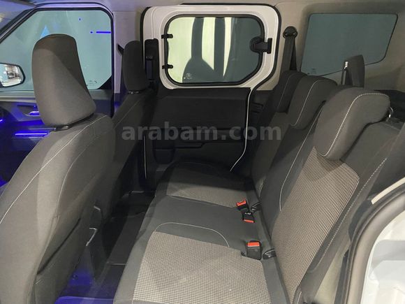 otomobil Ford Tourneo Courier 1.5 EcoBlue Deluxe