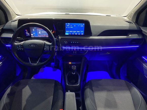 otomobil Ford Tourneo Courier 1.5 EcoBlue Deluxe