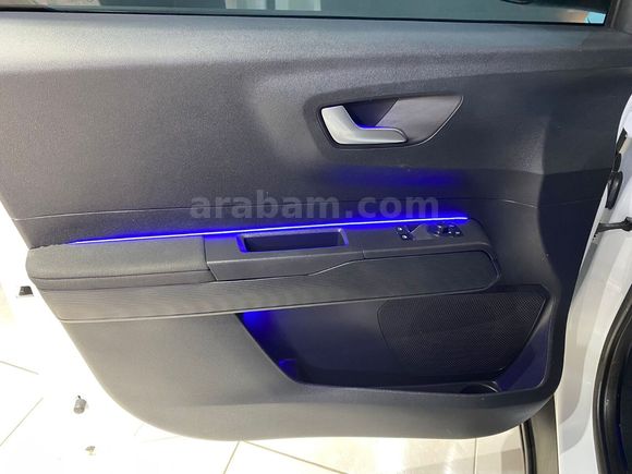 otomobil Ford Tourneo Courier 1.5 EcoBlue Deluxe