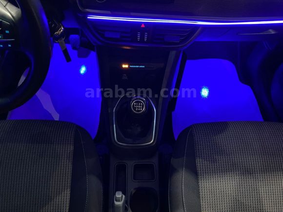 otomobil Ford Tourneo Courier 1.5 EcoBlue Deluxe