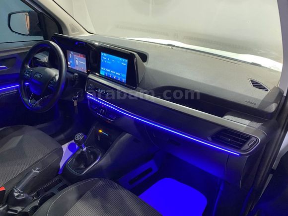 otomobil Ford Tourneo Courier 1.5 EcoBlue Deluxe
