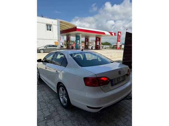 Sahibinden Volkswagen Jetta 1.6 TDi Comfortline 2013 Model  330.000 km Beyaz