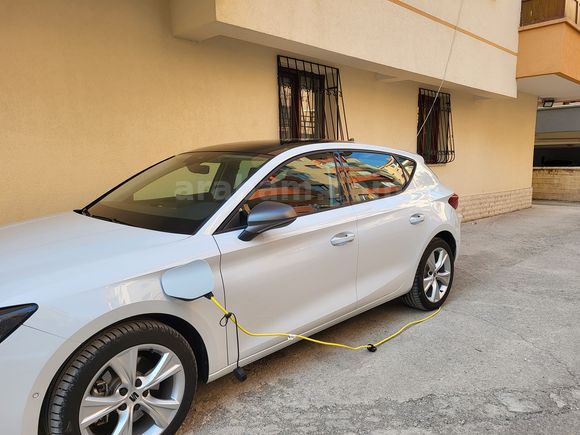 2025 Temmuz Çıkışlı / 7.400 KM / Hatasız-Boyasız-Tramersiz Seat Leon 1.5 Plug-In Hybrid
