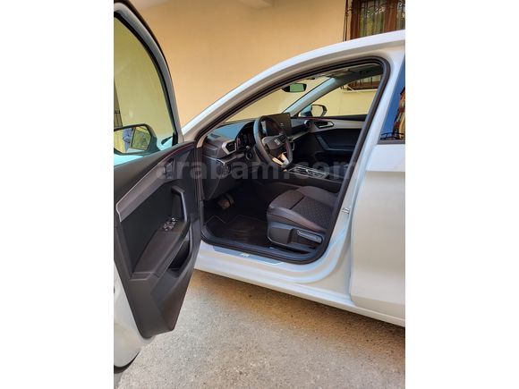 2025 Temmuz Çıkışlı / 7.400 KM / Hatasız-Boyasız-Tramersiz Seat Leon 1.5 Plug-In Hybrid