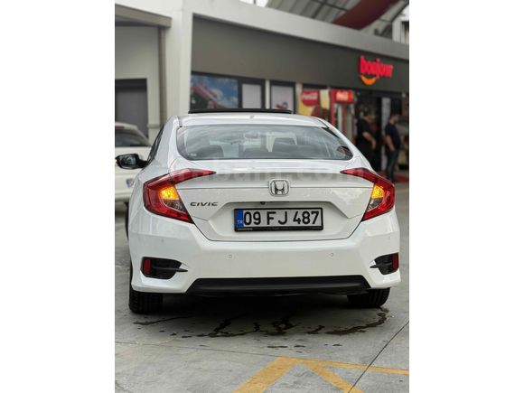Hatasız ilk Sahibinden Honda Civic 1.6i VTEC Eco Elegance 2017 Model  180.000 km Beyaz