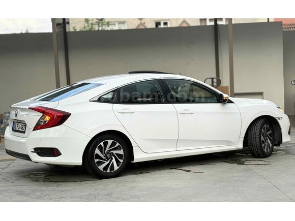 Hatasız ilk Sahibinden Honda Civic 1.6i VTEC Eco Elegance 2017 Model  180.000 km Beyaz