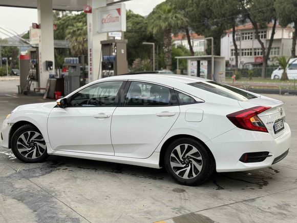 Hatasız ilk Sahibinden Honda Civic 1.6i VTEC Eco Elegance 2017 Model  180.000 km Beyaz