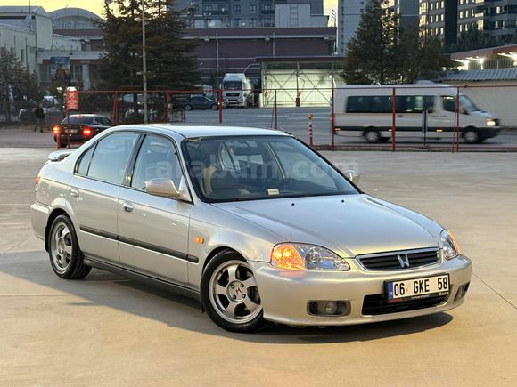  Honda Civic 1.6 i ES 2001 model
