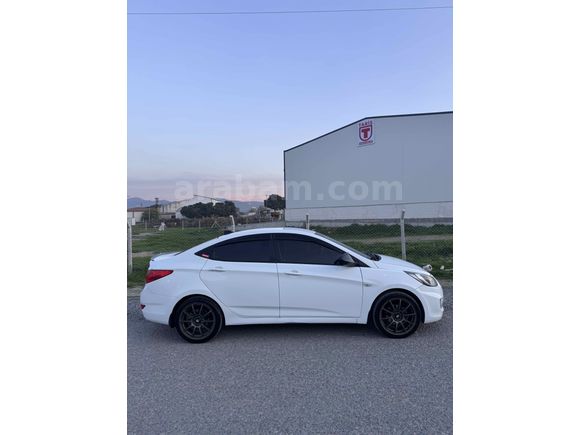 Sahibinden Hyundai Accent Blue 1.6 CRDI Mode 2014 Model 
