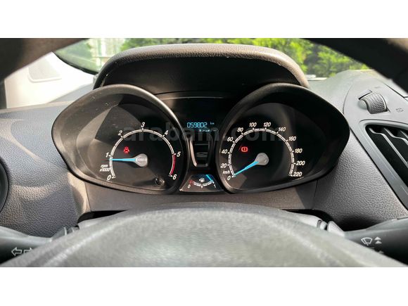 Sahibinden Ford Tourneo Courier 1.5 TDCi Trend 2015 Model  63.000 km Beyaz