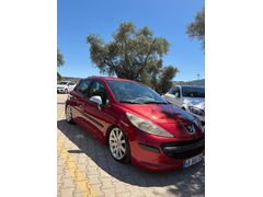 Değişensiz Yapılı düşük km Peugeot 207  safkan benzinli