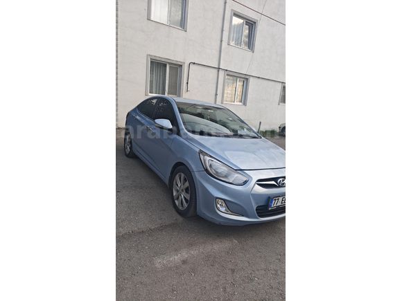 Sahibinden Hyundai Accent Blue 1.4 CVVT Mode Plus 2012 Model  170.000 km Mavi