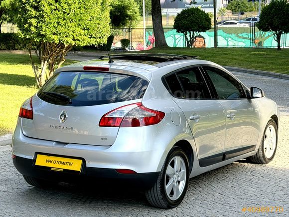 CAM TAVAN K.AYNA 220.000 KM MEGANE 1.5 DCİ DİNAMİC 2010 MODEL !