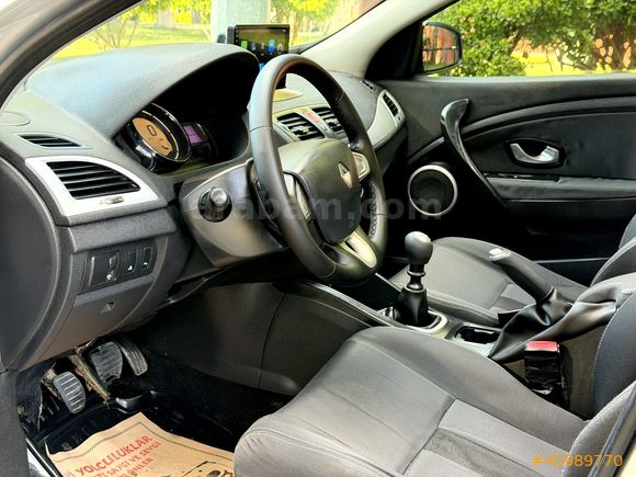 CAM TAVAN K.AYNA 220.000 KM MEGANE 1.5 DCİ DİNAMİC 2010 MODEL !