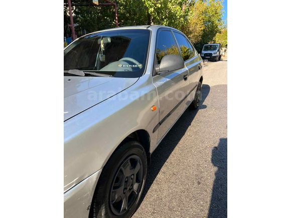 Sahibinden Hyundai Accent 1.5 CRDi Admire 2003 Model  433.333 km Gri (Gümüş)