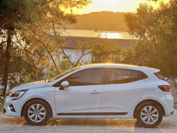 Galeriden Renault Clio 1.0 TCe Joy 2022 Model İzmir