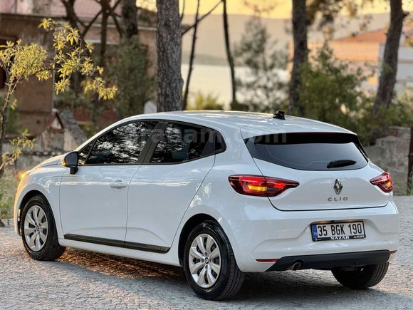 Galeriden Renault Clio 1.0 TCe Joy 2022 Model İzmir
