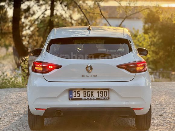 Galeriden Renault Clio 1.0 TCe Joy 2022 Model İzmir
