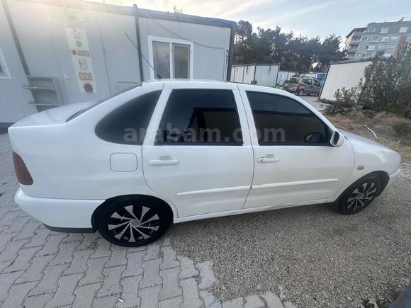 2000  POLO  CLASSİC 
