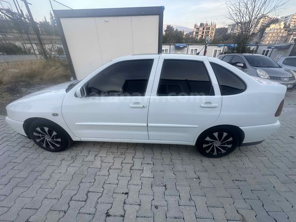 2000  POLO  CLASSİC 
