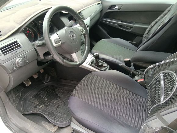 OPEL ASTRA 2011