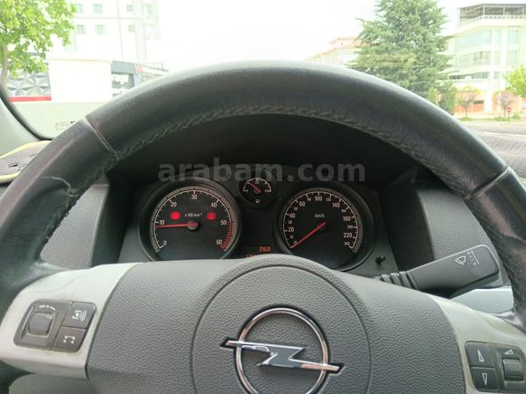 OPEL ASTRA 2011