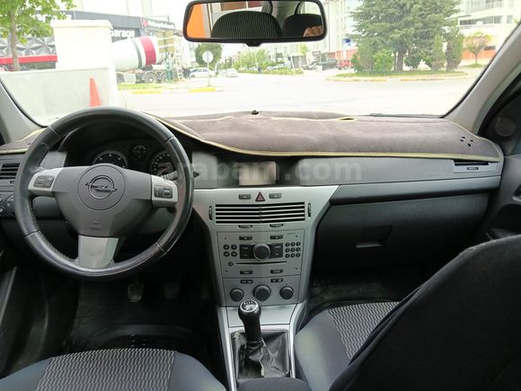 OPEL ASTRA 2011