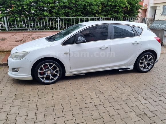 Sahibinden Opel Astra 1.6 Edition 2012 Model  153000 km Beyaz