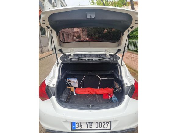 Sahibinden Opel Astra 1.6 Edition 2012 Model  153000 km Beyaz