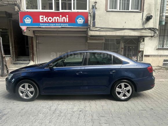 Sahibinden Volkswagen Jetta 1.2 TSi Highline 2011 Model  300.000 km Mavi