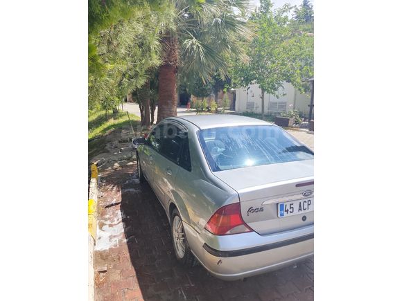 Sahibinden Ford Focus 1.6 Ghia 2004 Model
