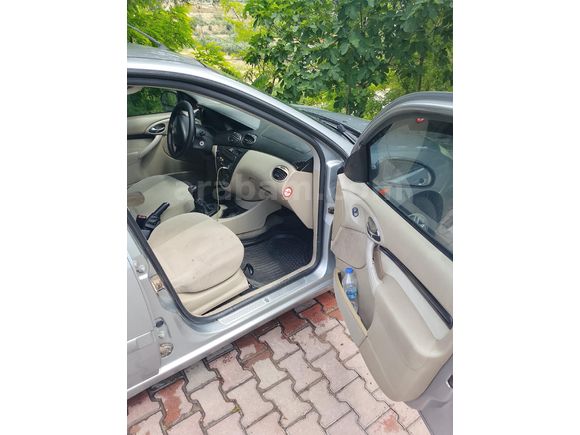 Sahibinden Ford Focus 1.6 Ghia 2004 Model