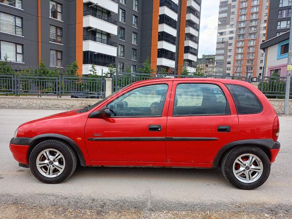 Sahibinden Opel Corsa 1.4 GLS 2000 Model  245.000 km Kırmızı
